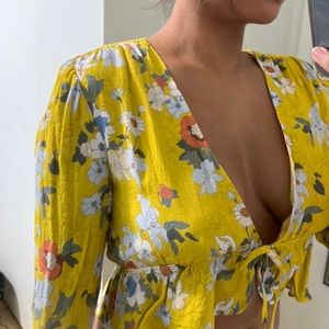 ARITZIA FLORAL TOP